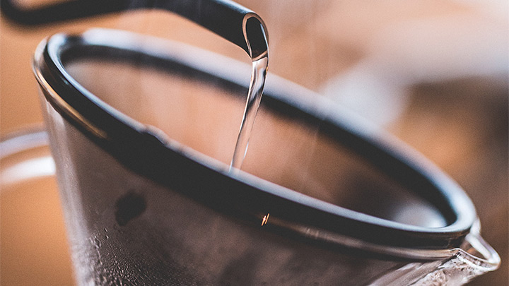 Brewing coffee in a Chemex.